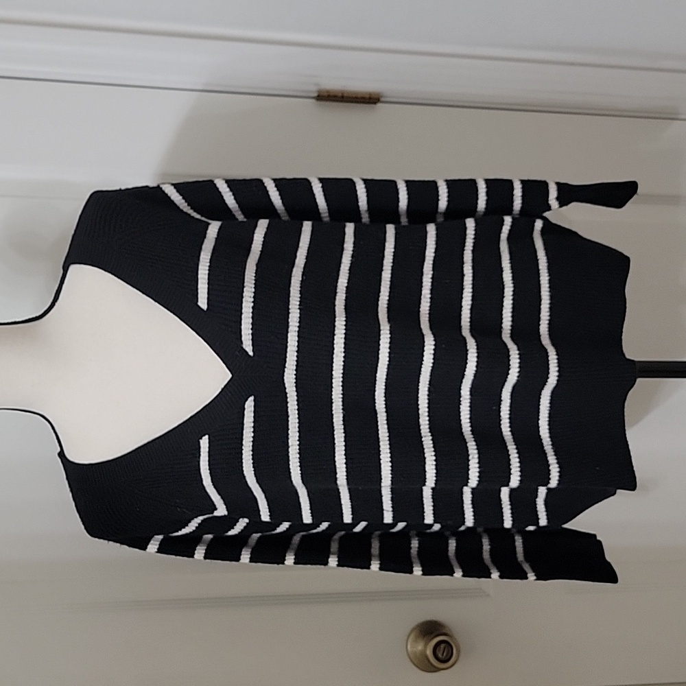 Old Navy Size XLP SoSoft Cocoon Sweater, Black White Stripes, V Neck, GUC